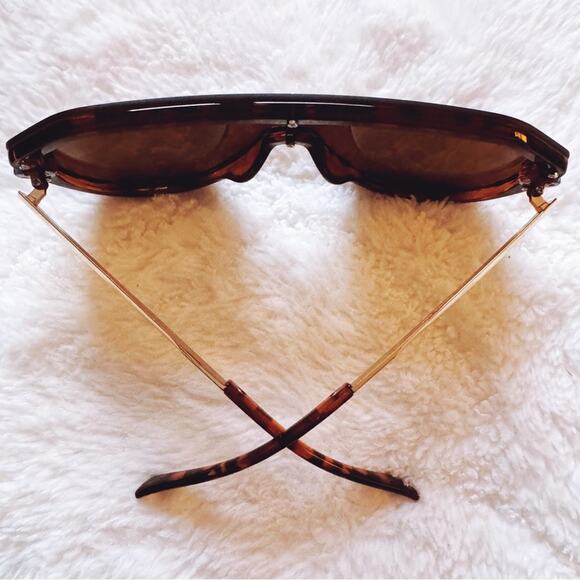 Clarissa Tortoise Brown Oversized Sunglasses - Picture 13 of 15